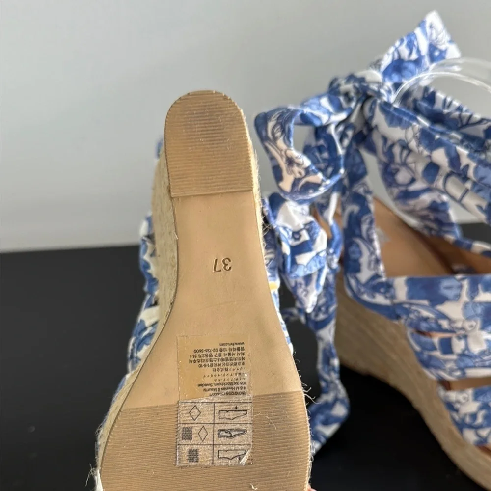 H&M Elegant Blue Patterned‎ Wedge Sandals Sz 37/6.5